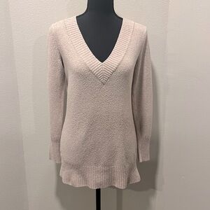 Women’s Soft V-Neck Sweater - M